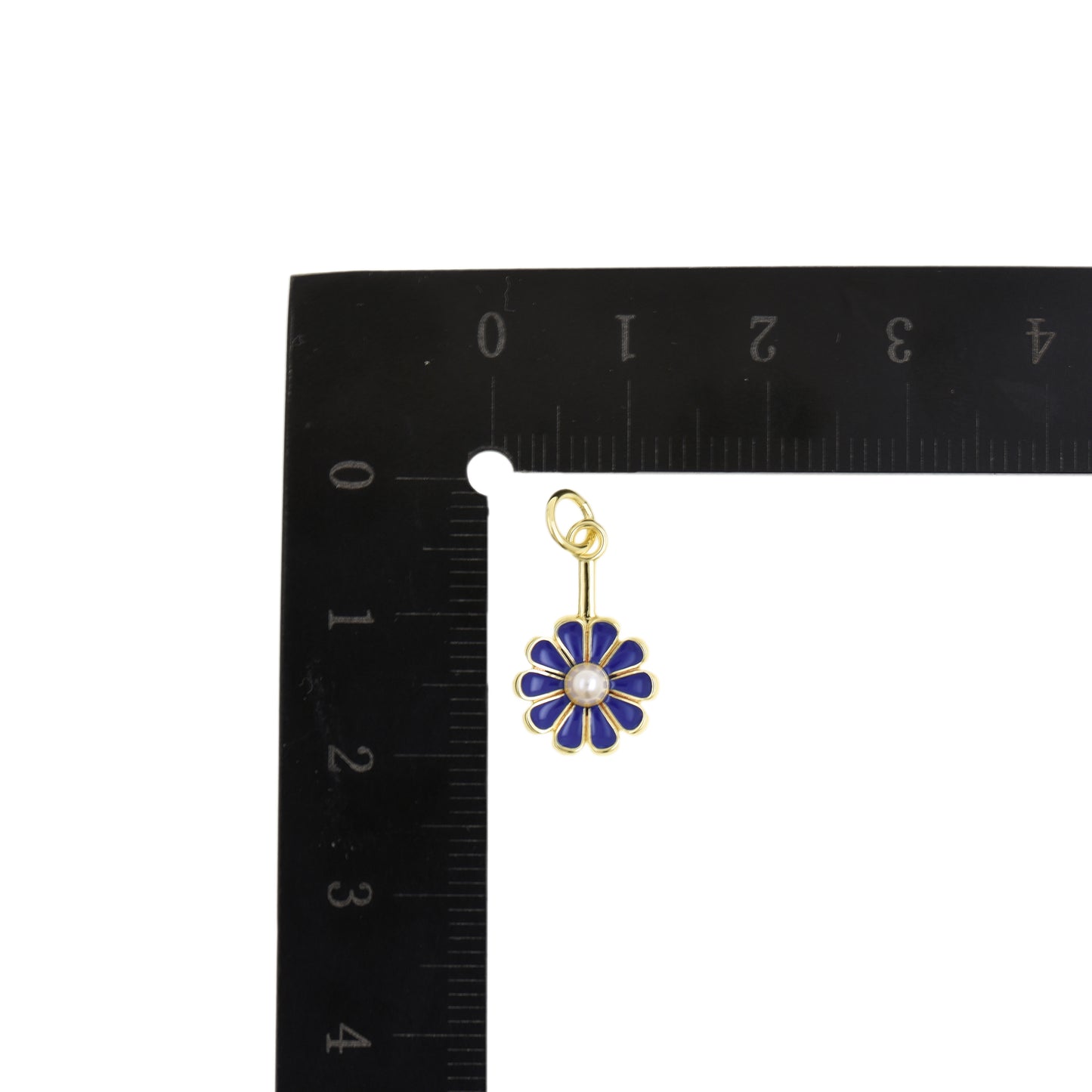 Elegant Enamel Daisy Flower Necklace 10.6x16.8mm